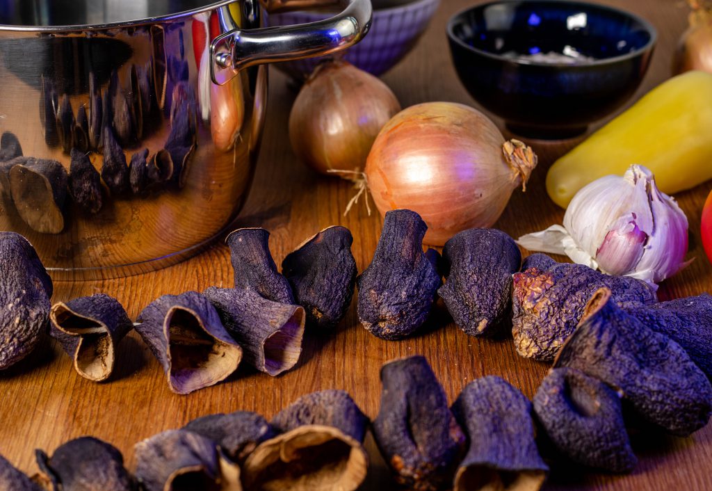 1. Getrocknete Auberginen und weitere für die Dolma sind bereit gelegt.