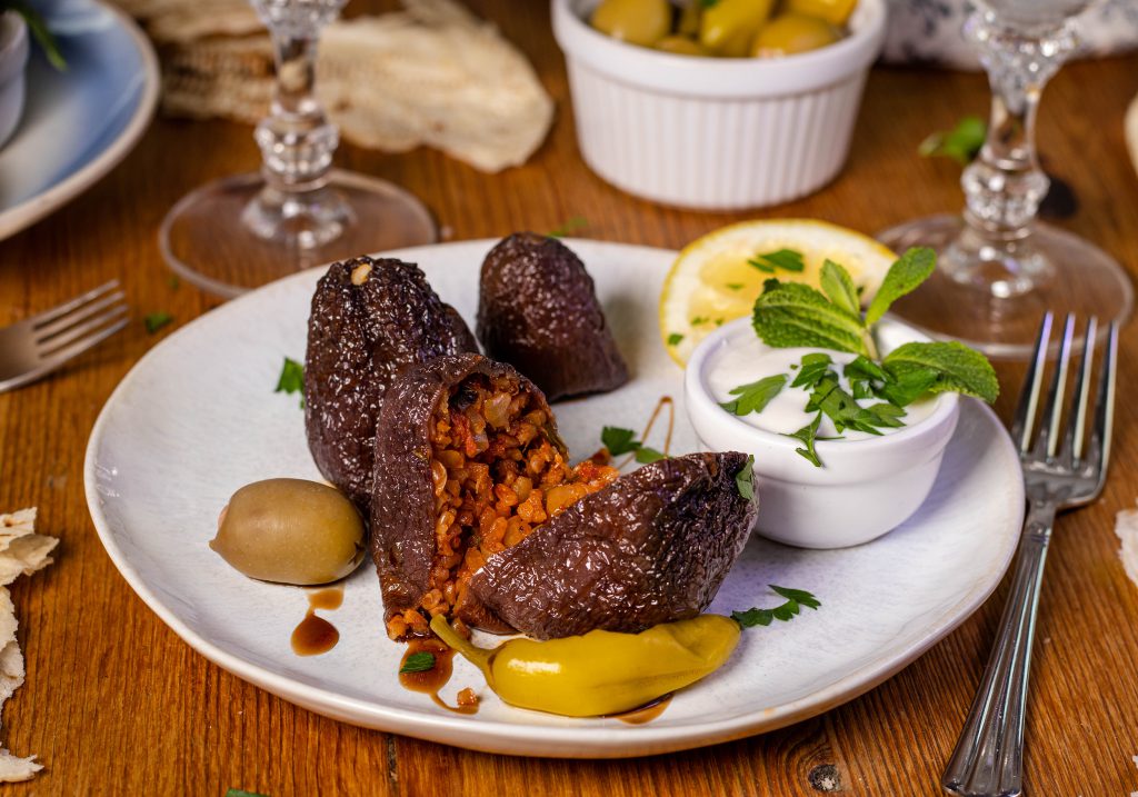 Dolma - rund ums Jahr genießen, dank getrockneter Auberginen. Die Füllung mache ich aus Reis und Bulgur.