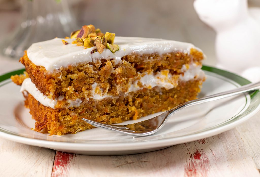 Mein veganes Rezept für Karottenkuchen mit Frischkäseglasur!