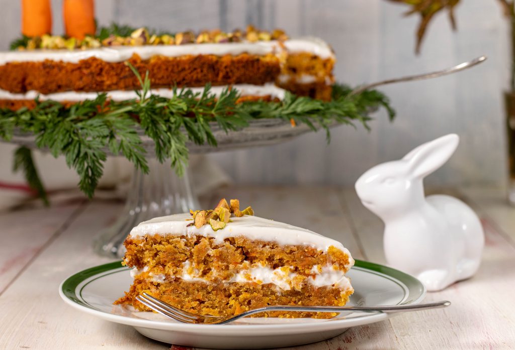 Veganer Karottenkuchen mit Frischkäseglasur