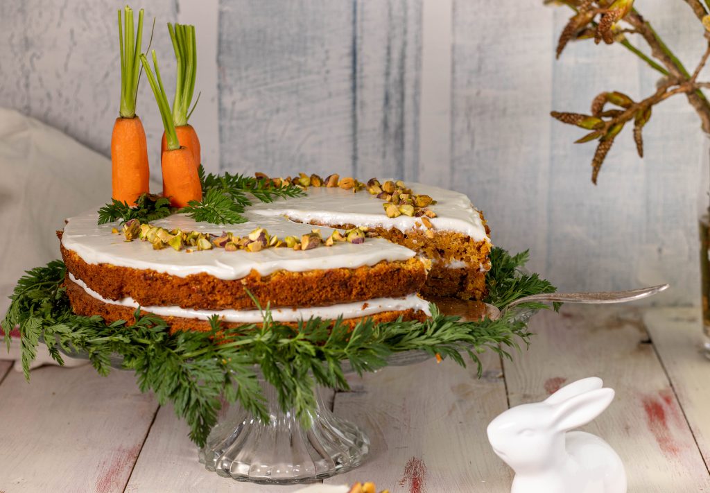 Köstlicher Kuchen, saisonal, mit regionalen Karotten