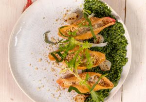 Mit selbstgemachtem Walnuss Parmesan