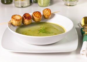 Diese Frühlingssuppe ist eine tolle Vorsuppe für ein saisonales Menü