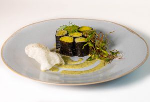 Auf köstlicher, säuerlich-aromatischer Dillcreme