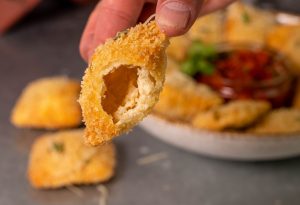Gefüllt mit hausgemachtem Cashewricotta und gekauftem, veganen Parmesan