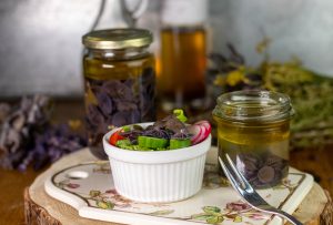 Säuerlich, würzig und pilzig-aromatisch