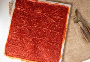 Das frisch gedörrte Tomatenleder aus dem Dörrautomat
