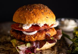 Vegane Hamburger mit Vetacreme und Tomatenleder