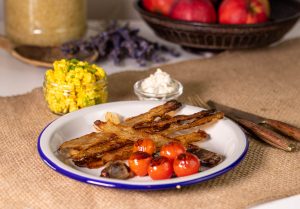 Veganer Speck mit Rührtofu und Vleischsalat