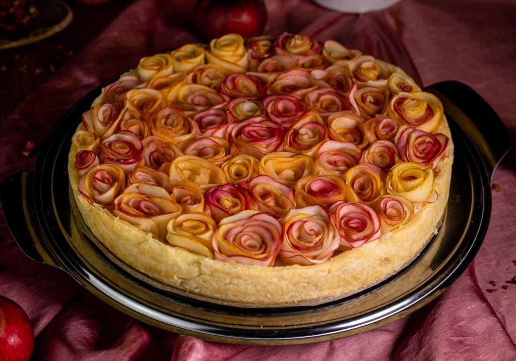 Apfelrosentarte mit Mürbeteig und Marzipan-Pudding-Füllung