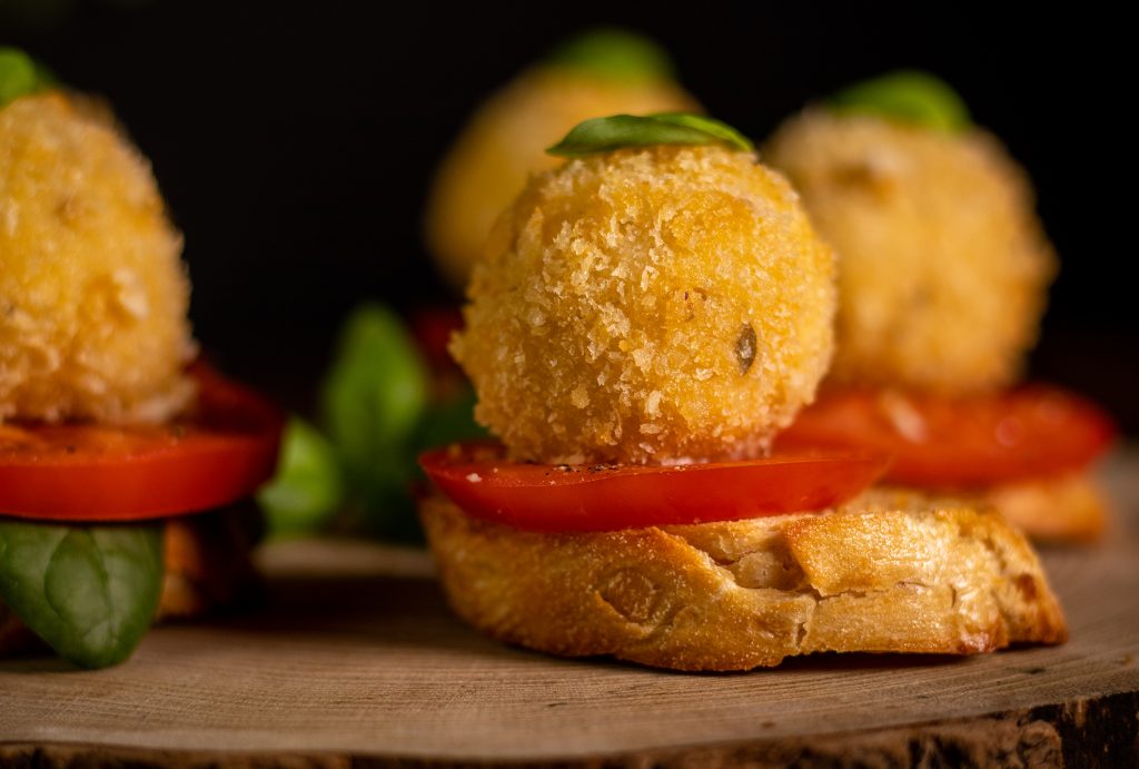 Frittierte Käsebällchen, vegan, knackig paniert
