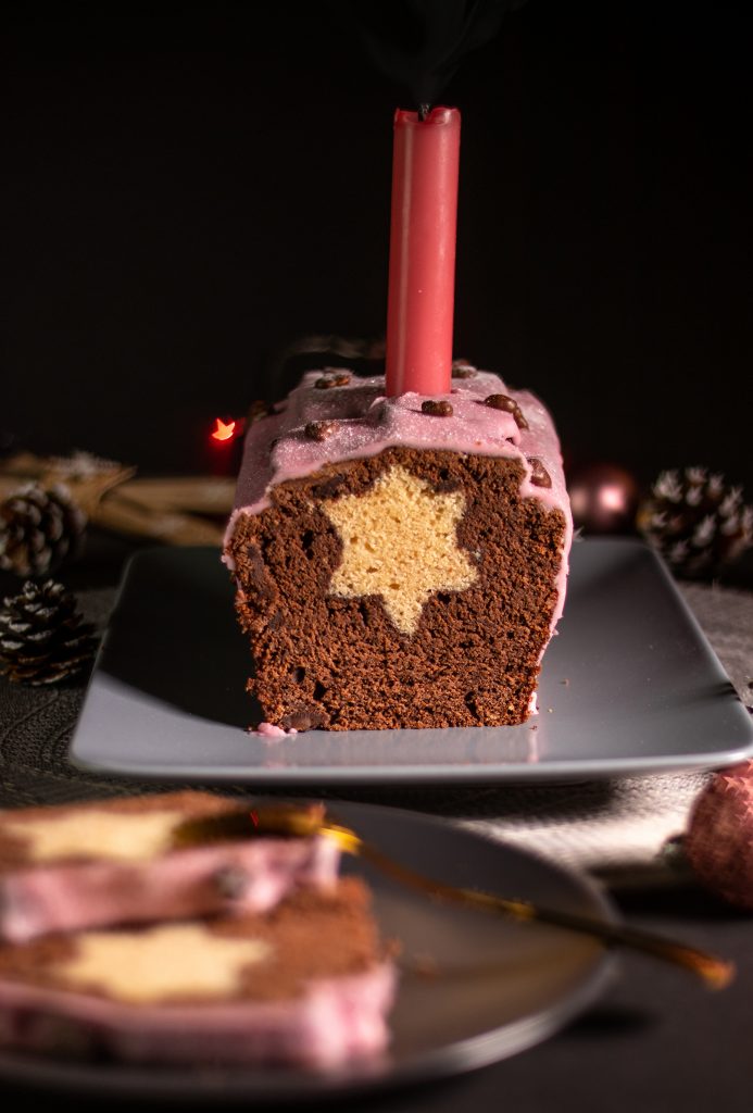 Weihnachtlicher Rotweinkuchen mit Schokodrops, Orange und winterlichen Gewürzen