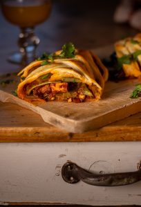 Blätterteigtaschen mit deftiger Stangenbohnenfüllung