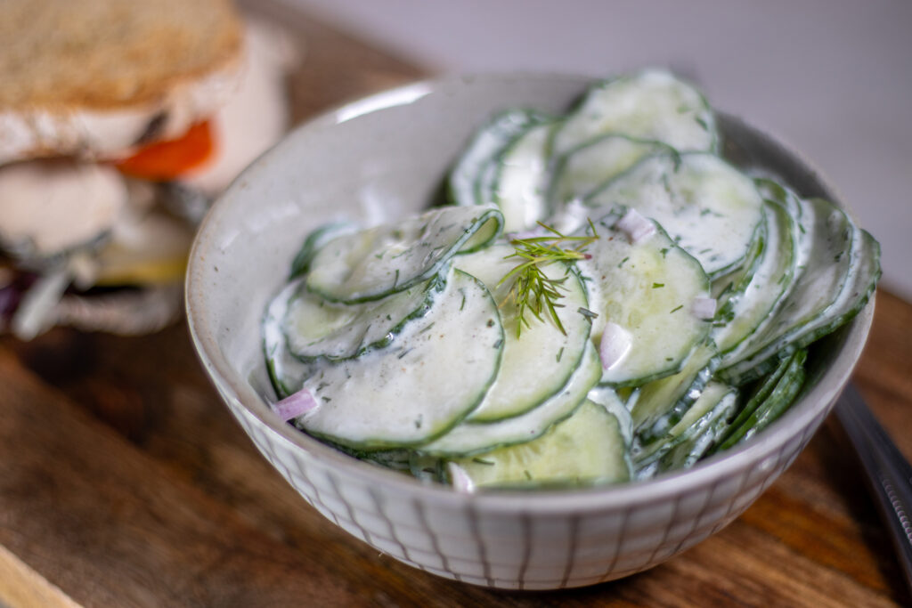 Gurkensalat mit Sahnedressing
