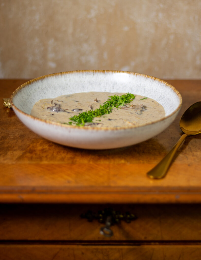 Pfifferlingcremesuppe mit selbst gesammelten Pilzen