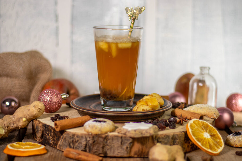 Apfel-Rosinen-Punsch, gemütlich am Winterabend