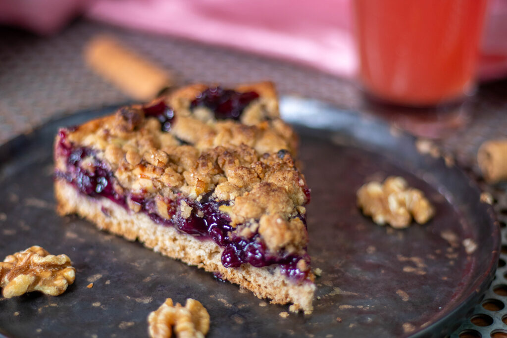 Streuselkuchen, mit einem saftigen Inneren, für mich am liebsten aus Obst