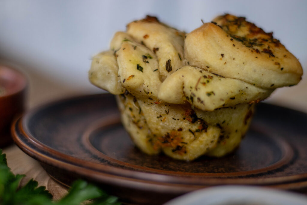 Garlicky Pulled Muffins, herzhafte Zupfbrot Muffins mit Knoblauch