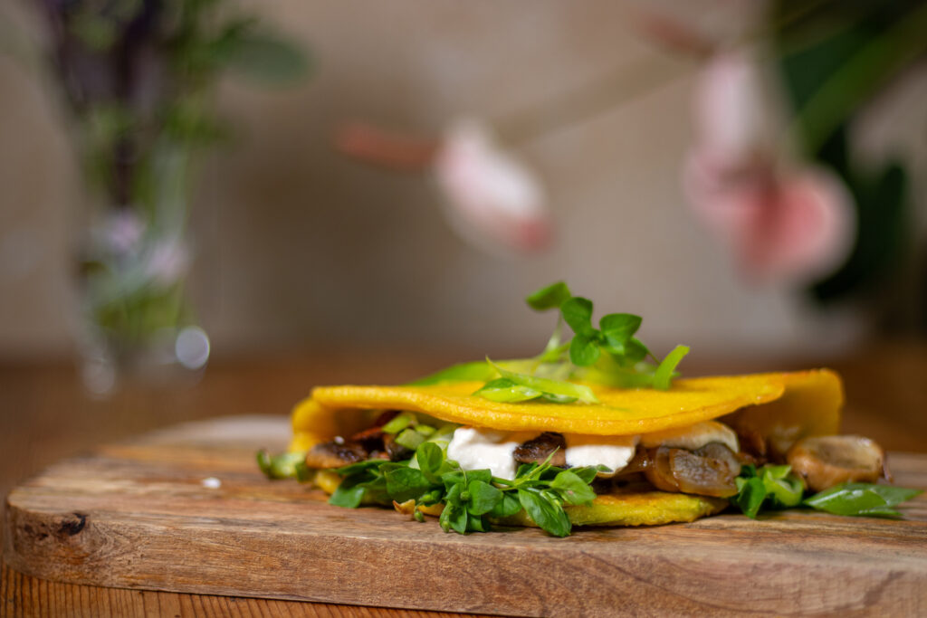 Im Video zeige ich Dir wie einfach vegane Omelettes mit Wildpilzen gemacht sind