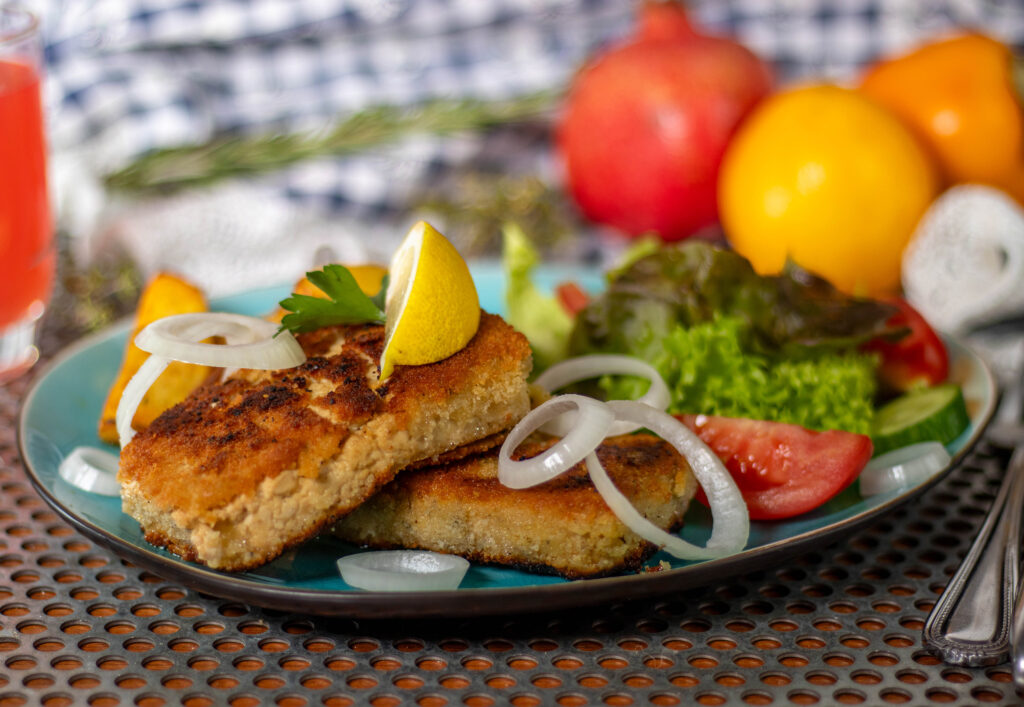 Vegane Saganaki mit Wedges und Salat
