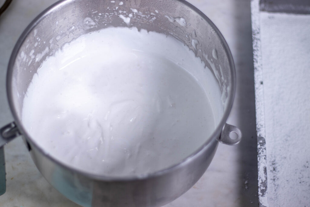 Die noch flüssige Marshmallowmasse.