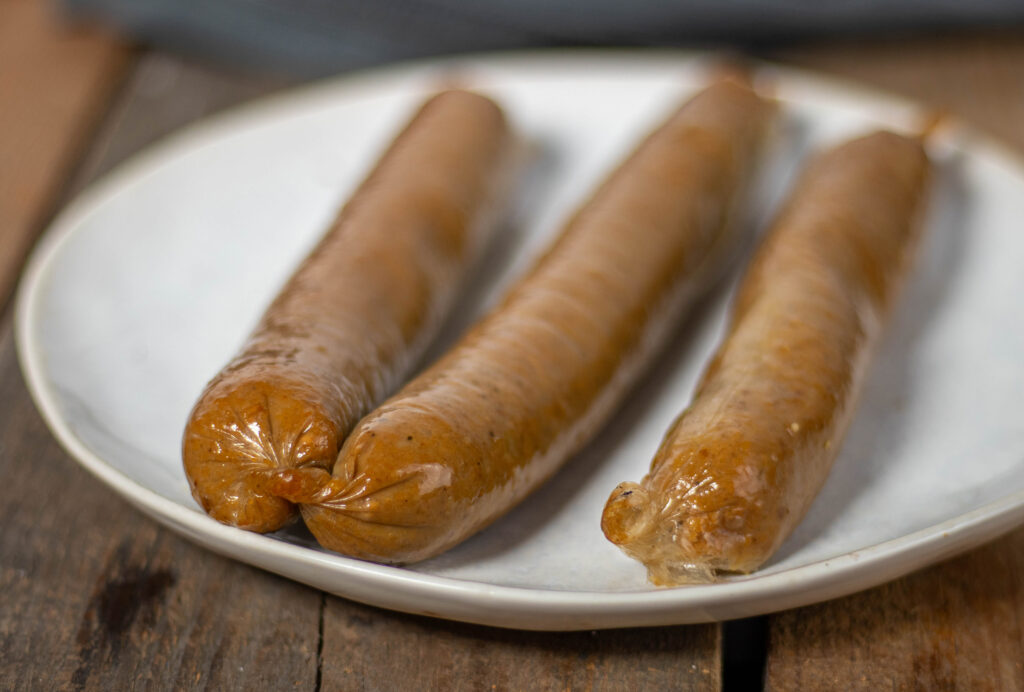 Vegane Pinkel, in essbarer Alginat-Wurstpelle.
