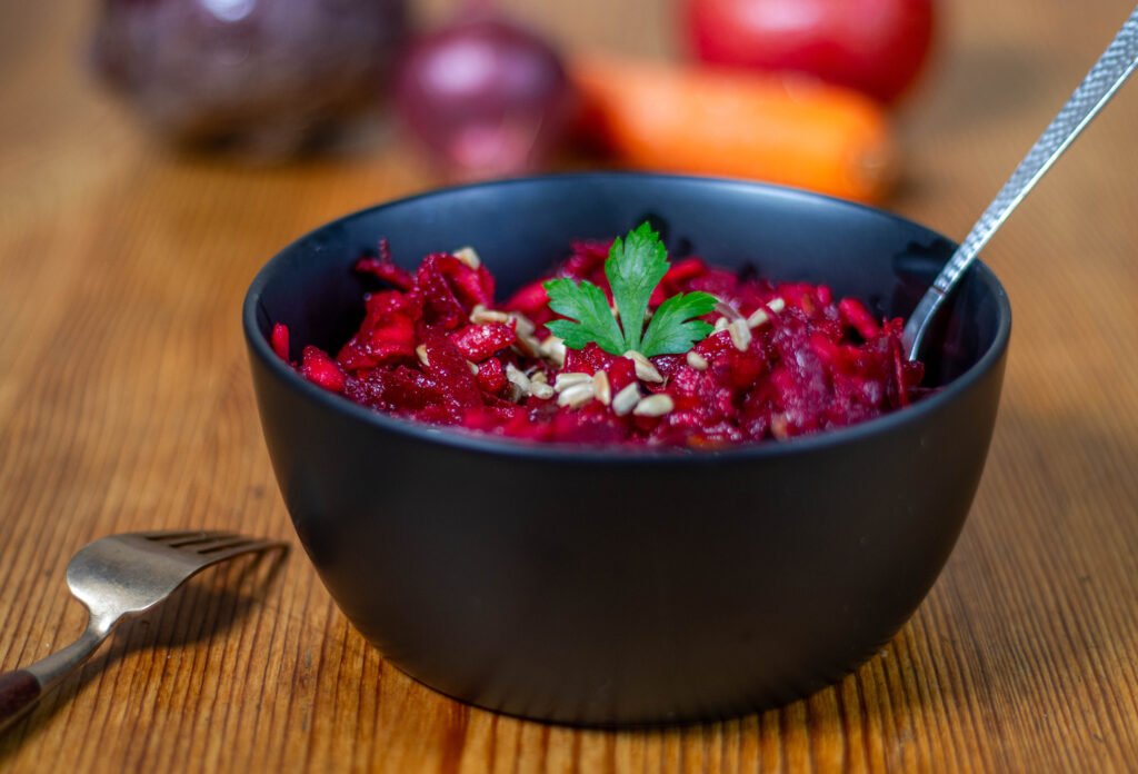 Rote Beete Rohkost mit Apfel, aus regionalen Zutaten