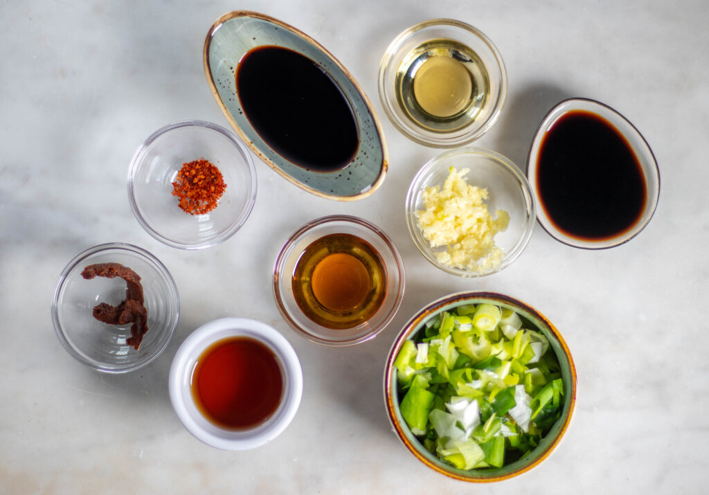 1. Soba Noodle Stir Fry Bowl: Die Zutaten für die Marinade.