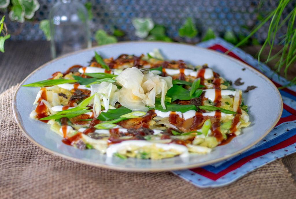 Bärlauch-Okonomiyaki - herzhafte, dicke, japanische Pfannkuchen