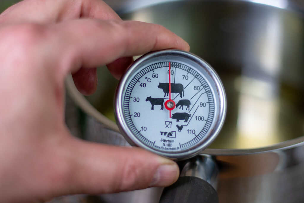 3. Das Öl muss auf 60°C erwärmt werden.