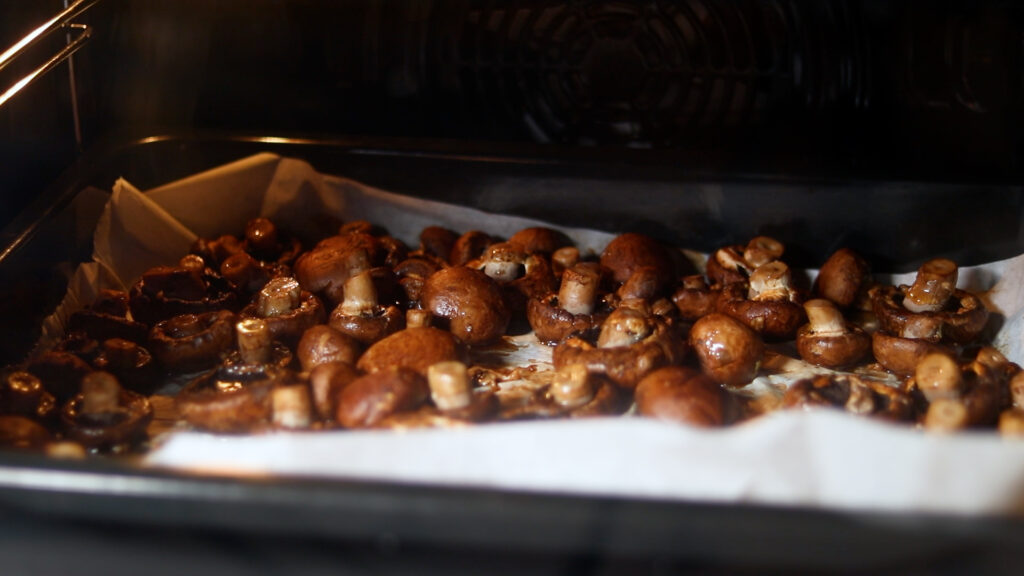 5. Ungefähr 25 MInuten im Ofen backen. Dabei ein Mal wenden.