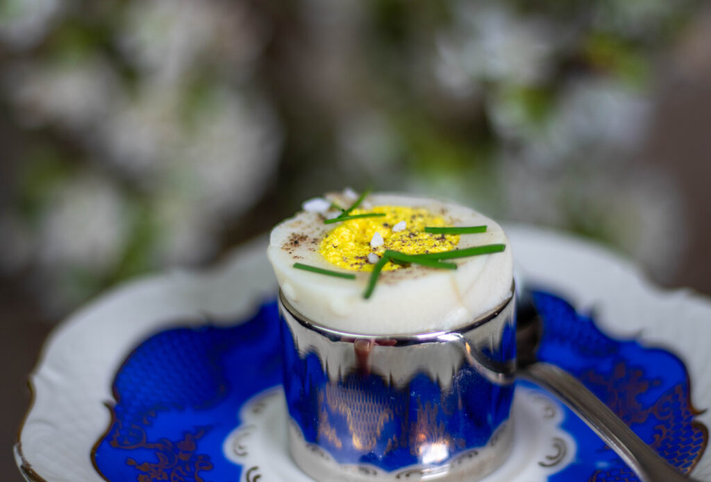 Vegane harte Eier eignen sich perfekt als Snack, als Bestandteil von Salaten oder als Beilage und Zutat in verschiedenen Gerichten.