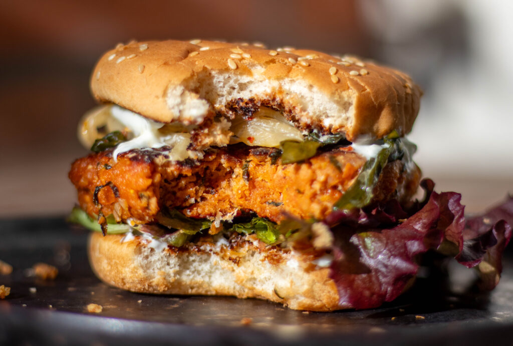 Ein vollmundiges Burger-Erlebnis, das Seinesgleichen sucht!