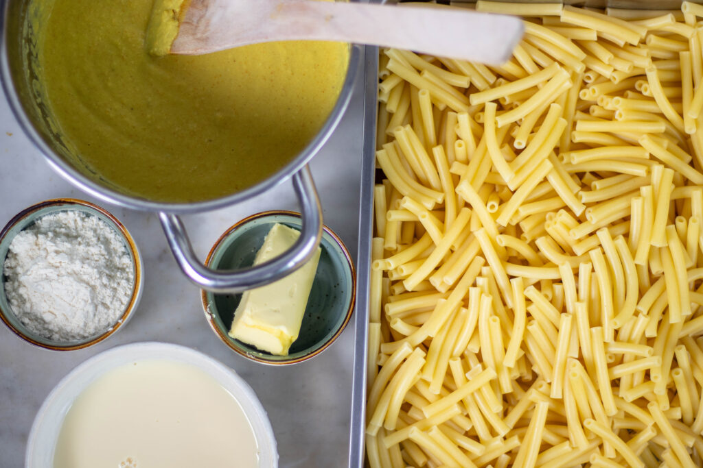 1. Als erstes bereite ich vegane Maccaroni and Cheese zu. Hier die Zutaten.
