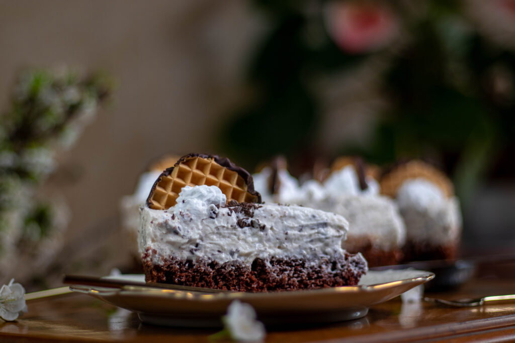 Vegane Schokokusstorte - mit selbstgemachten Schokoküssen