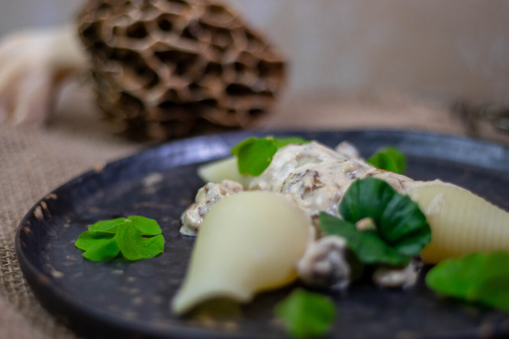 Meine cremige, sahnige, vegane Morchelsauce ist ganz einfach und schnell gemacht.