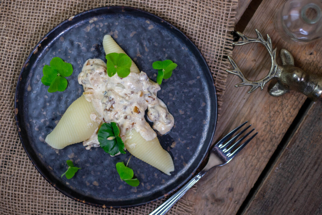 Den einzigartigen Morchelgeschmack hebe ich in diesem Rezept in meiner cremigen, sahnigen Morchelsauce hervor.