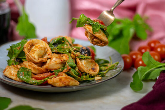 Tortellini-Salat mit selbstgemachtem Pesto