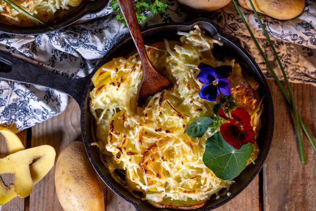 Veganes Kartoffelgratin ist leicht mit Gemüse erweiterbar