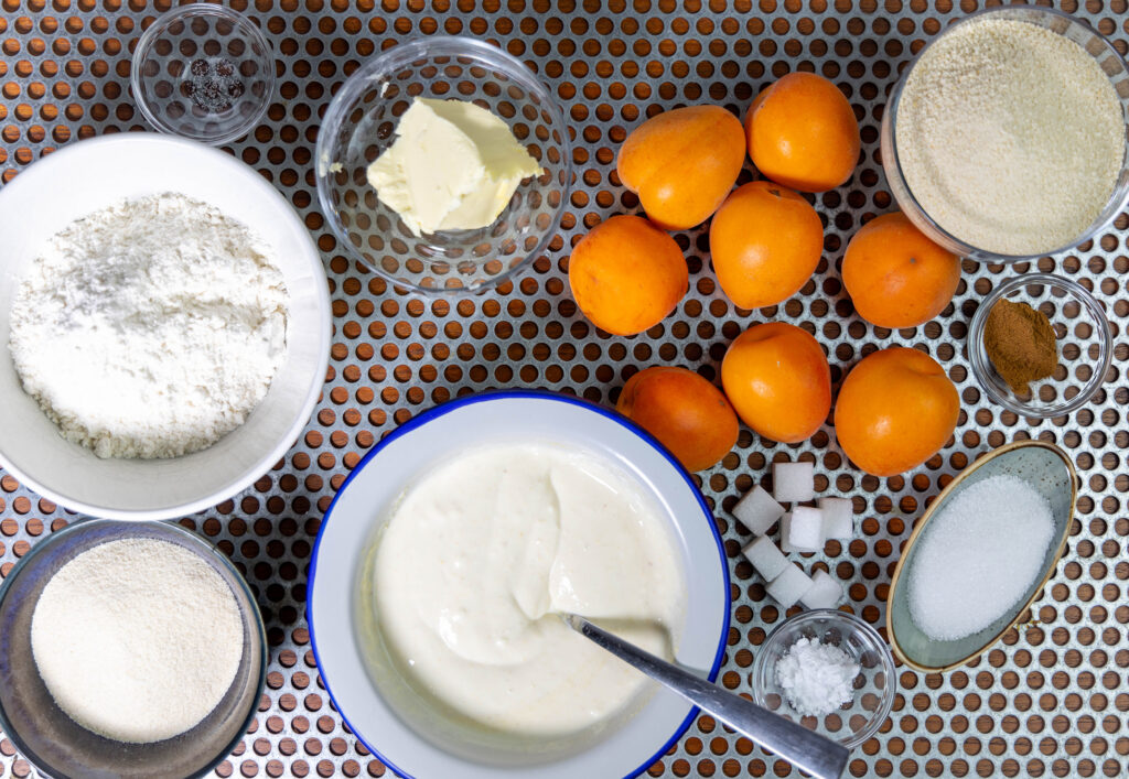 5. Die geschmolzene vegane Butter und das angerührte Kichererbsenmehl werden mit dem Quark verrührt.