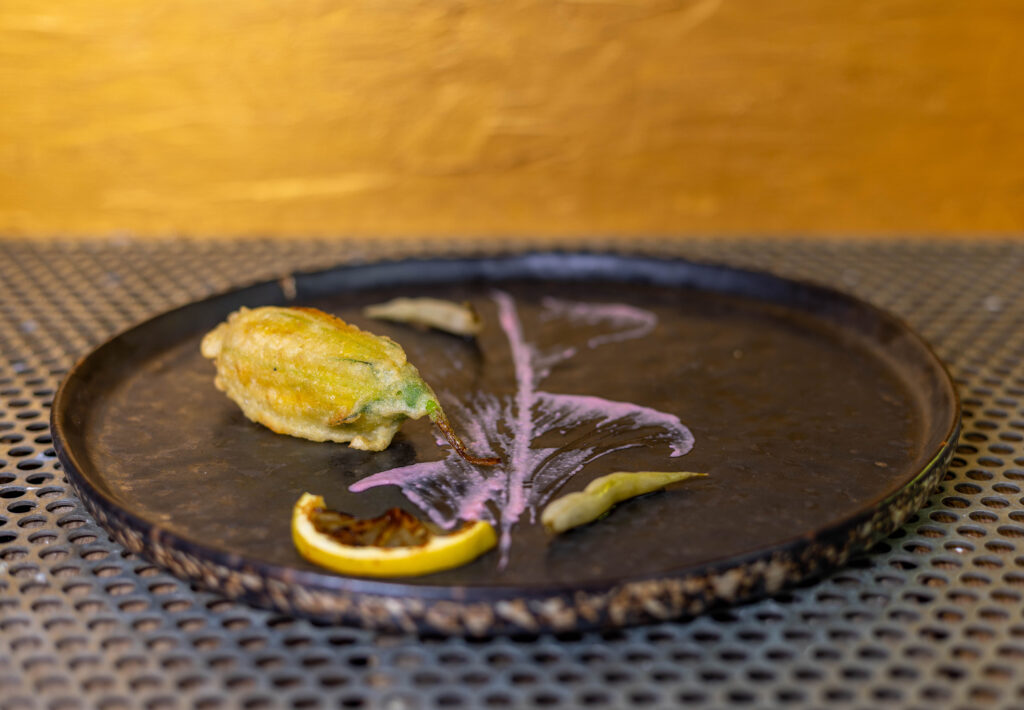 Gefüllte Zucchiniblüten mit veganem Blauschimmelkäse