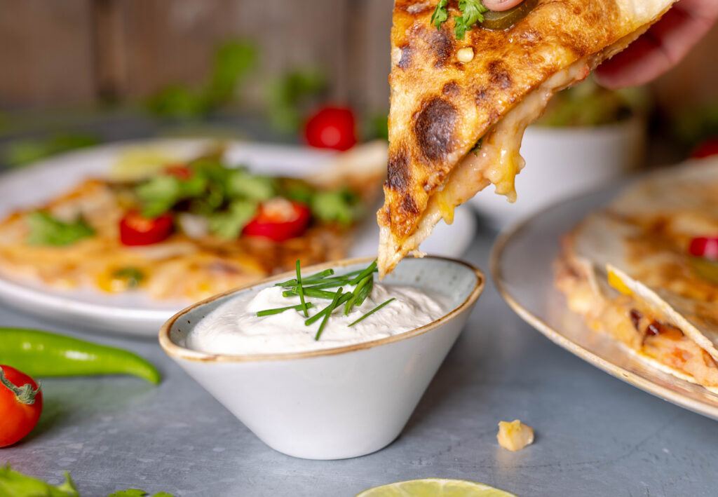 Veganes Quesadilla Rezept mit selbstgemachter, rein pflanzlicher Sour Cream