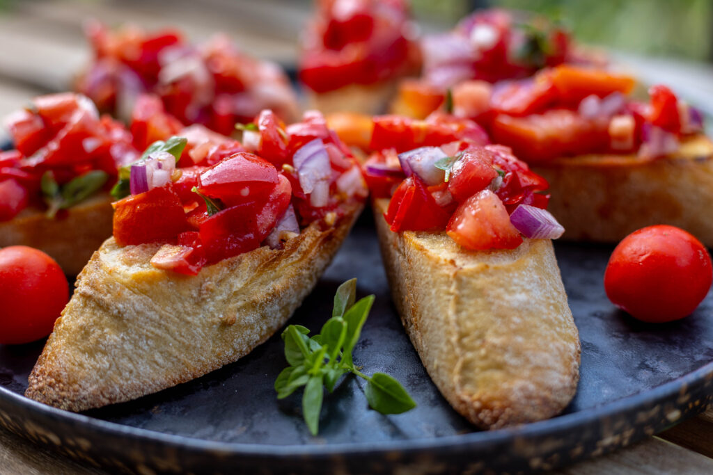 Bruschetta mit Tomaten und Knoblauch, das italienische Originalrezept.