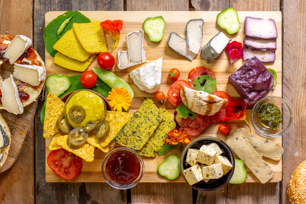 Vegane Käserei - eine rein pflanzliche Käseplatte und alle veganen Käse sind selbstgemacht.
