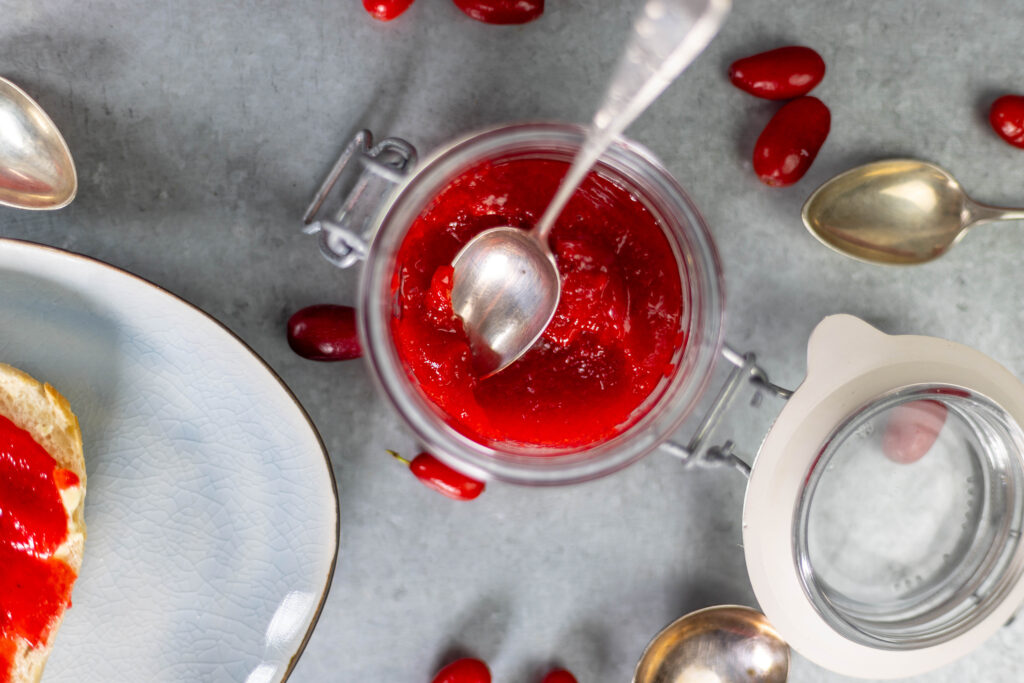 Marmelade gehört zu den Klassikern unter den Kornelkirschen-Rezepten