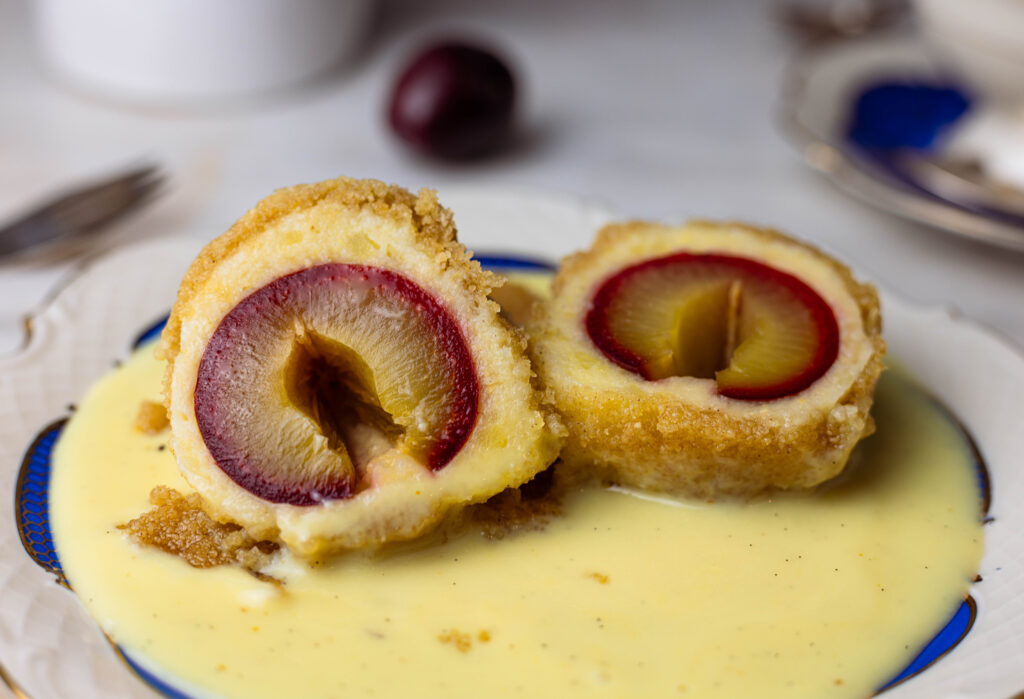 Zwetschgenknödel sind ein kulinarisches Highlight der österreichischen, bayrischen und böhmischen Küche.