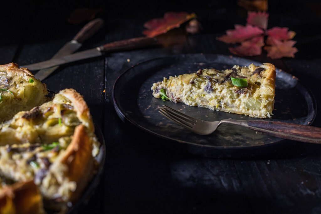Diese Lauch-Pilz-Quiche ganz besonders raffiniert und dabei sehr einfach zubereitet.