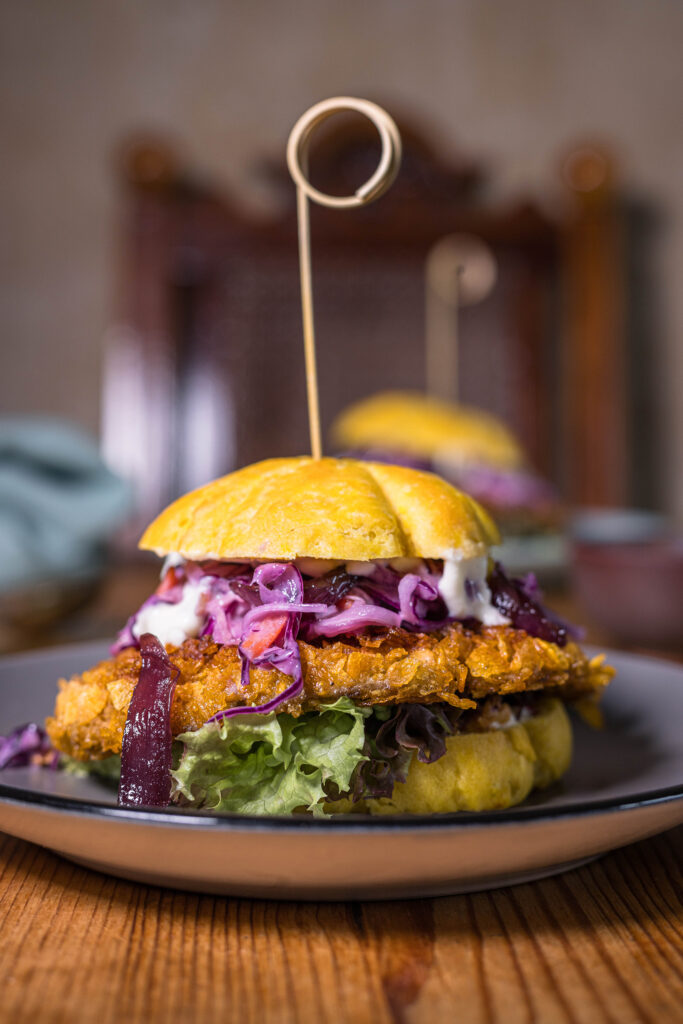 Parasolburger mit Coleslaw im Kürbisbun - vegan