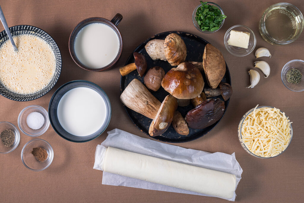 1. Alle Zutaten für die Steinpilzquiche mit frischen Steinpilzen.