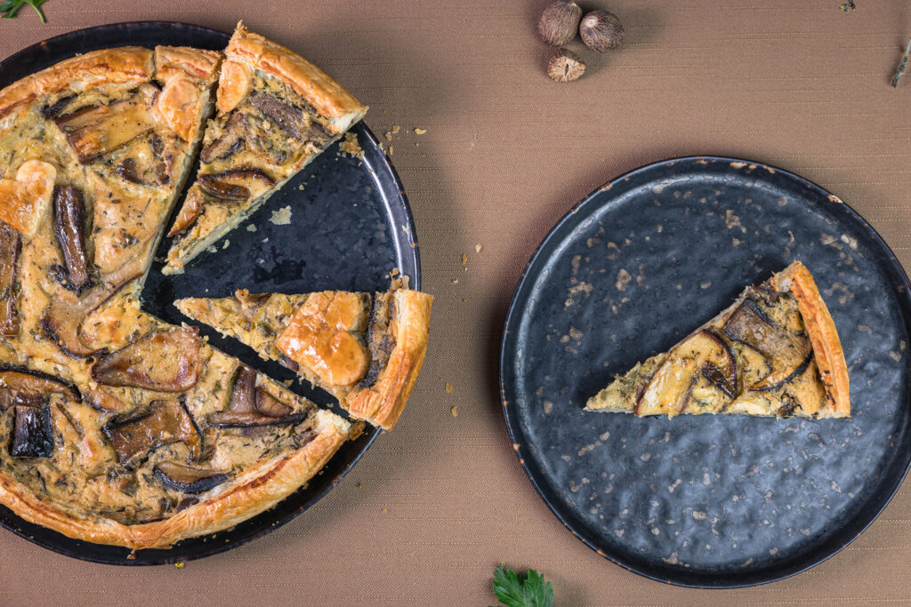 Bei meiner rein pflanzlichen Steinpilzquiche verwende ich einfach einen fertigen Blätterteig.